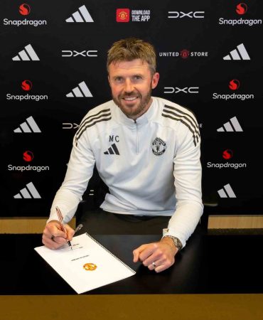 MANCHESTER UNİTED, 2 YIL DAHA MİCHAEL CARRİCK’E EMANET
