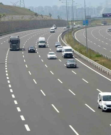 KOCAELİ'DE OTOYOLLARDA BAYRAM TATİLİ ÖNCESİ SAKİNLİK YAŞANIYOR