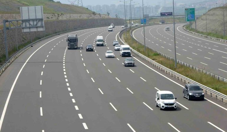 KOCAELİ'DE OTOYOLLARDA BAYRAM TATİLİ ÖNCESİ SAKİNLİK YAŞANIYOR