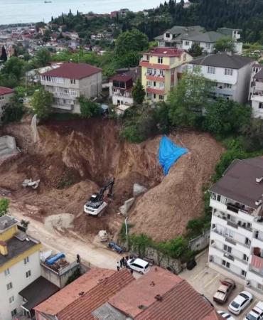 İzmit Belediyesi'nden 56 kişiyi evinden eden toprak kaymasına ilişkin açıklama (2)