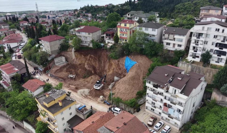 İzmit Belediyesi'nden 56 kişiyi evinden eden toprak kaymasına ilişkin açıklama (2)