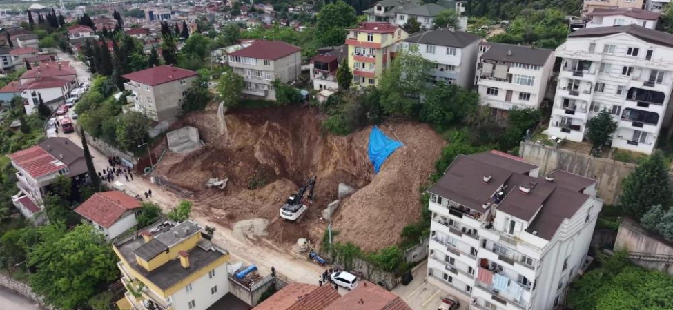 İzmit Belediyesi'nden 56 kişiyi evinden eden toprak kaymasına ilişkin açıklama (2)