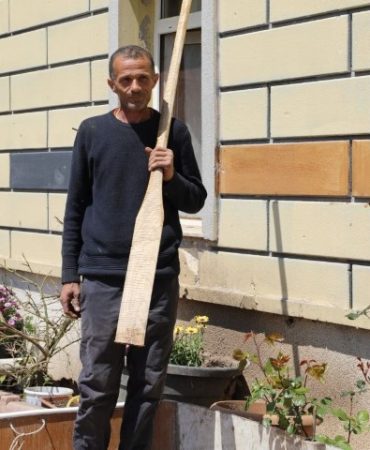 SAKARYA'DA TAŞKIN SONRASI 'VENEDİK' MANZARASI: EVİNE KAYIKLA GİTTİ TAŞKININ YAŞANDIĞI MAHALLEDE ULAŞIMI KAYIKLA SAĞLADI