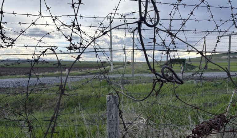 TÜRKİYE-ERMENİSTAN NORMALLEŞME SÜRECİ DEVAM EDERKEN TÜRK GAZETECİLER, AÇILMASI BEKLENEN GÜMRÜ SINIRINDA