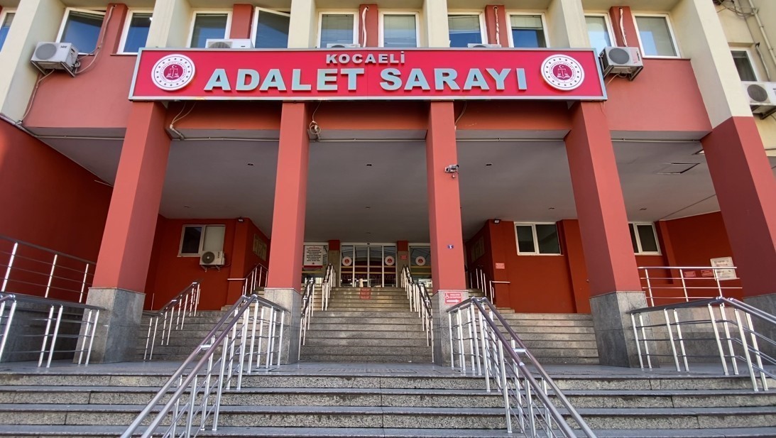 BAĞ EVİNDEN DEPOYA UZANAN İŞKENCE İDDİASI SANIĞIN SAVUNMASINDA "PAKETİN HAZIR" DETAYI "SABAHA KARŞI EMRE BENİ GÖRÜNTÜLÜ ARADI, 'PAKETİN HAZIR' DEDİ"