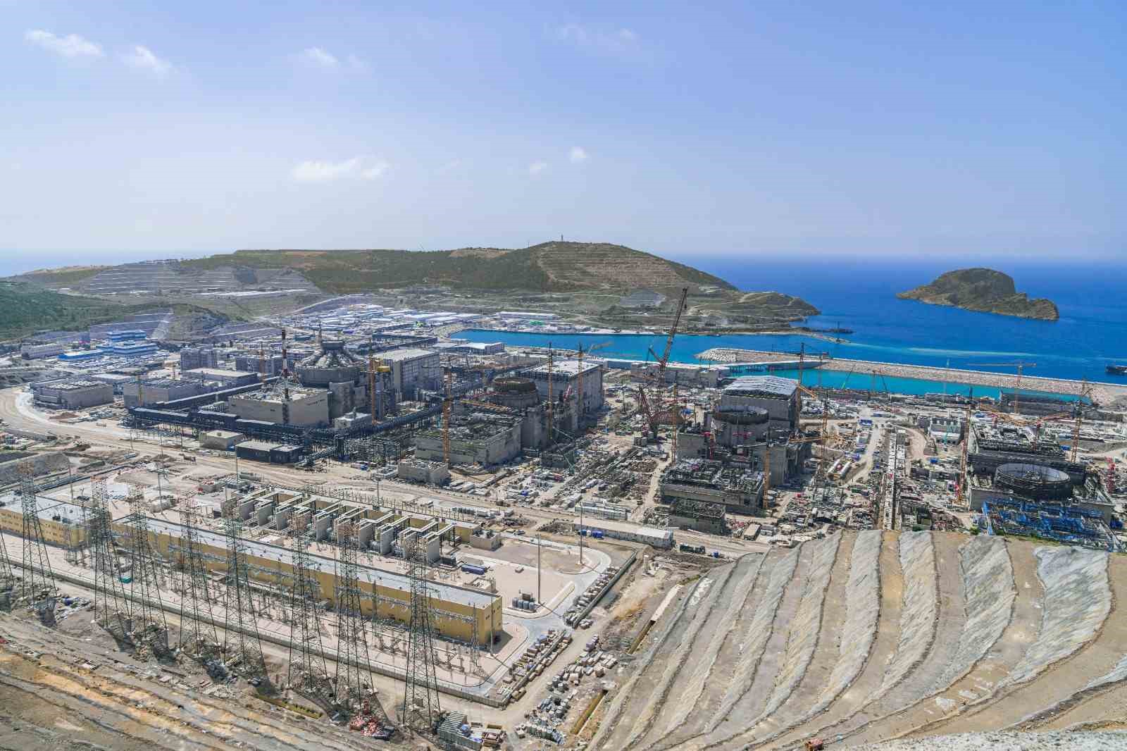AKKUYU NÜKLEER ENERJİ SANTRALİ'NDE İLK ÜNİTEYE TEMSİLİ NÜKLEER YAKIT YÜKLENDİ BAKAN BAYRAKTAR: "TÜRKİYE'NİN NÜKLEER ENERJİDE YENİ BİR DÖNEME GEÇMESİNİ HEDEFLİYORUZ"