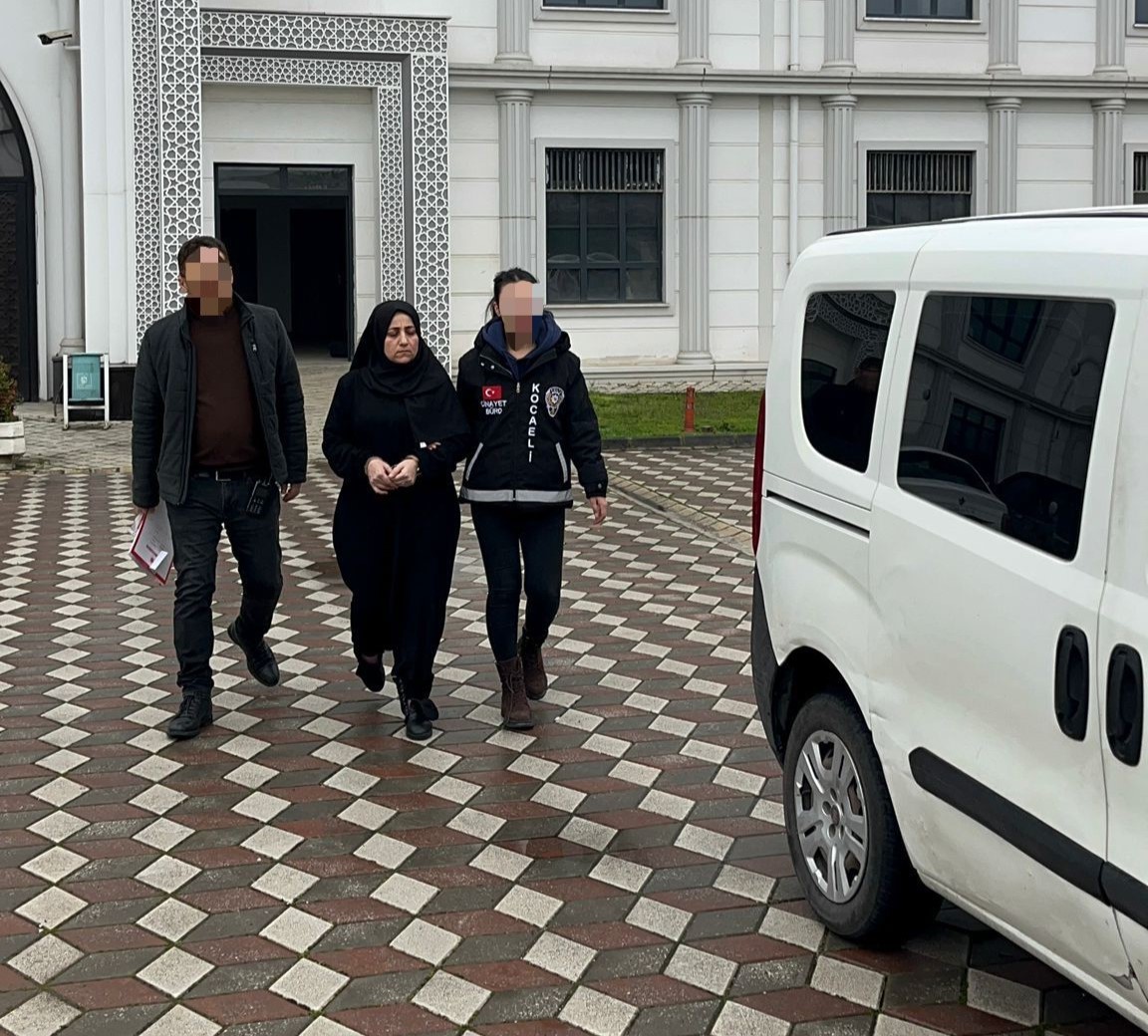 KOCASINI ÖLDÜREN KADININ MAHKEMEDE ANLATTIKLARI KAN DONDURDU 'BANA 'SENİ ÖLDÜRMEZSEM ADAM DEĞİLİM' DİYEREK SALDIRDI" "SAÇLARIMI KOPARTIR YERE ATARDI" "GÜNÜN BİRİNDE YİNE BENİ SÜPÜRGENİN DEMİR BORUSUYLA FECİ ŞEKİLDE DÖVMÜŞTÜ"