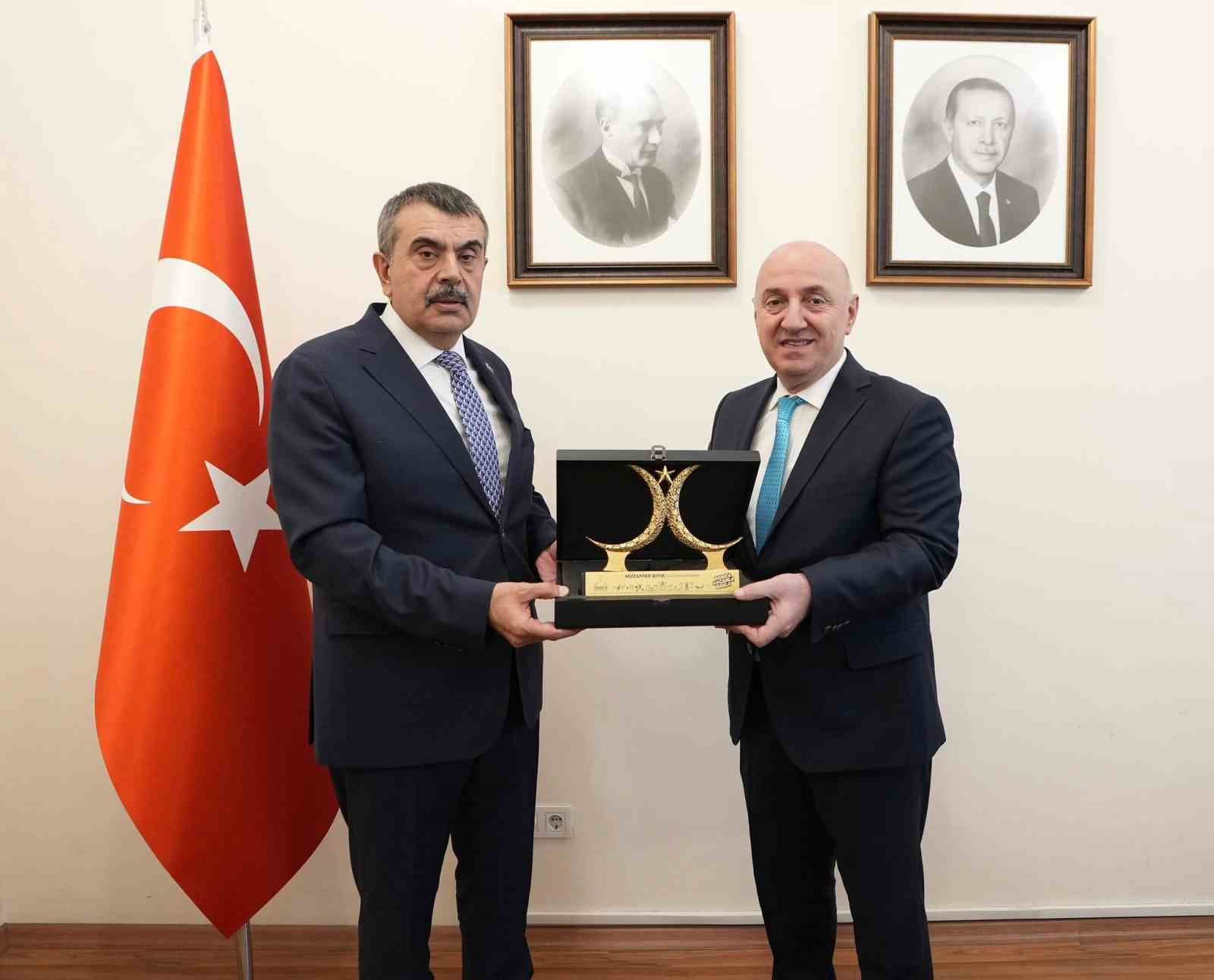 DARICA'YA 5 YENİ EĞİTİM KURUMU VE TURİZM LİSESİ KAZANDIRILACAK