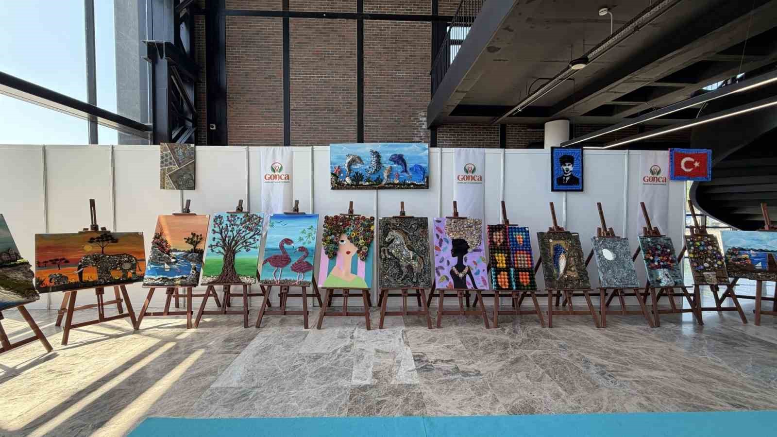 ATIKLAR, ÖZEL BİREYLERİN ELLERİNDE SANATA DÖNÜŞTÜ