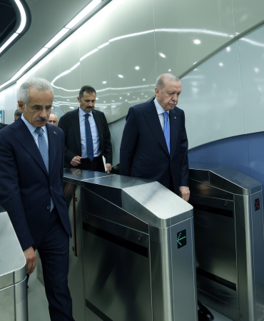 İSTANBUL'A NEFES ALDIRACAK PROJE AÇILIYOR: CUMHURBAŞKANI ERDOĞAN TÖRENİN YAPILACAĞI ALANA METROYLA GİTTİ TÜRKİYE'NİN EN UZUN METRO RİNGİNİN SON HALKASI BUGÜN AÇILIYOR
