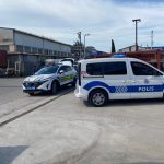 OTOMOBİLLE MOTOSİKLETİN ÇARPIŞTIĞI KAZA ANI KAMERAYA YANSIDI: 1 YARALI