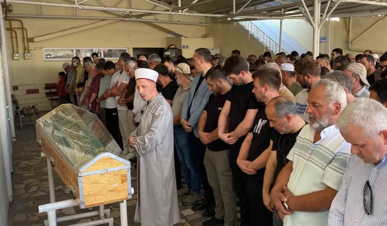 Yeğeni tarafından pala ile öldürülen adam toprağa verildi