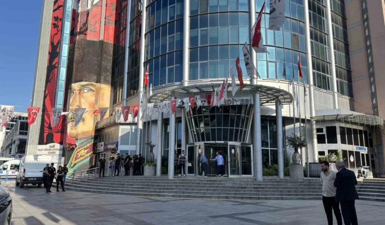 İzmit Belediye Başkanı Hürriyet ve eşi gözaltına alındı