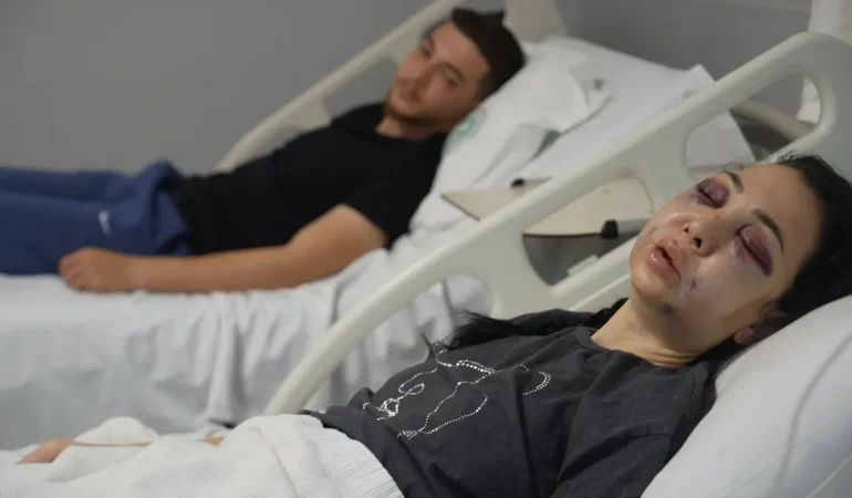 İzmit’te anne ve oğlu ”Küfür etmeyin” uyarısı nedeniyle darp edildi