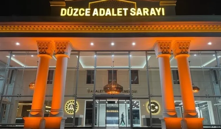 Düzce’de yakalanan 8 göçmen Kocaeli’ye getirildi