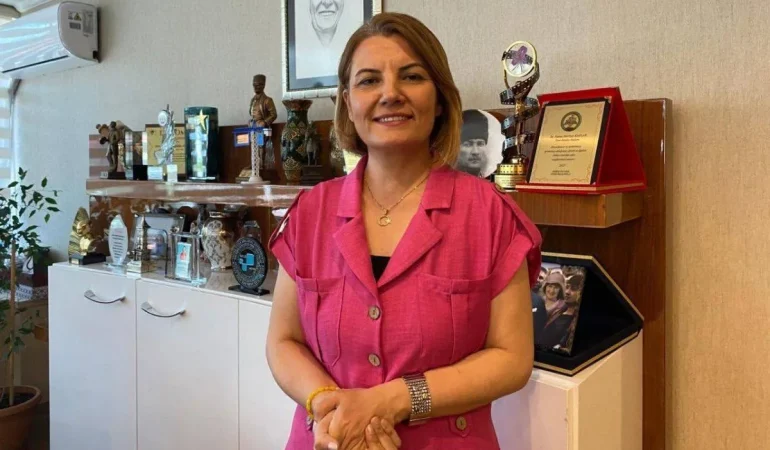 İzmit Belediye Başkanı Fatma Kaplan Hürriyet görevden uzaklaştırdı