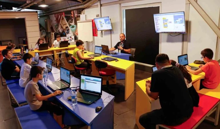Çocuklar yaz tatilinde bilimin izini sürecek