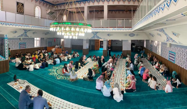 Dilovası’nda Yaz Kur’an Kursu öğrencilerine kahvaltı buluşması
