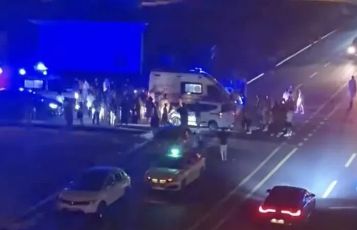 Panelvan ile çarpışan motosikletli ağır yaralandı